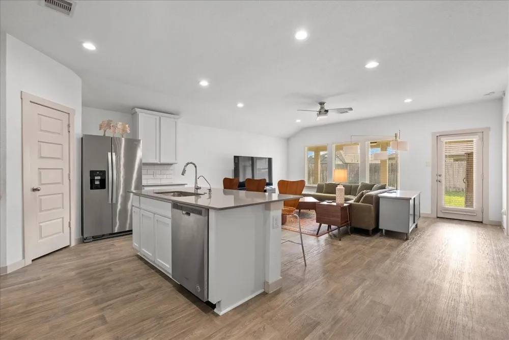 8207 Sugar Cane Lane Rosharon, TX 77583