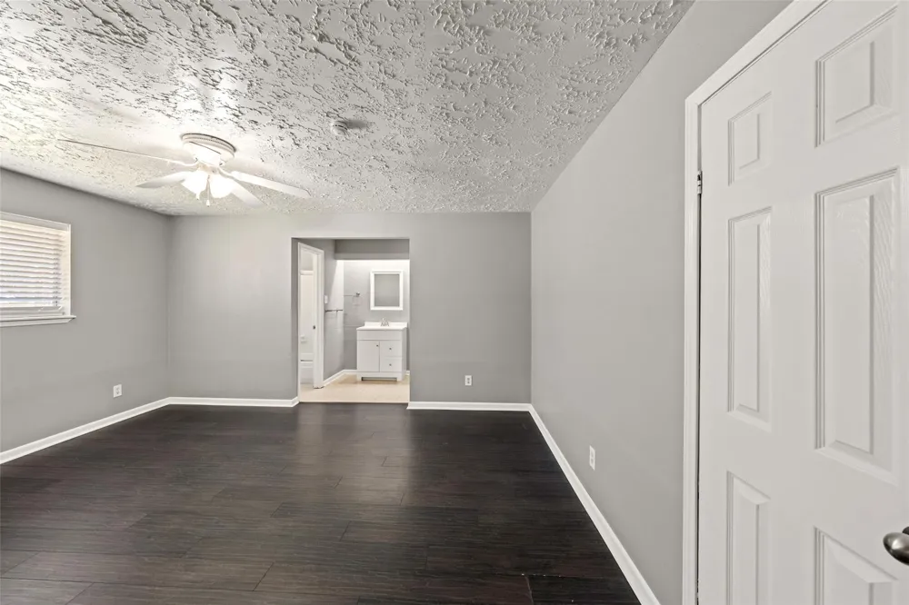 318 Bayridge Drive League City, TX 77573