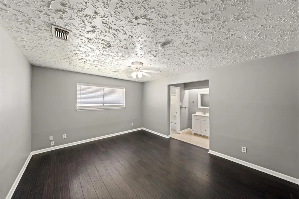 318 Bayridge Drive League City, TX 77573