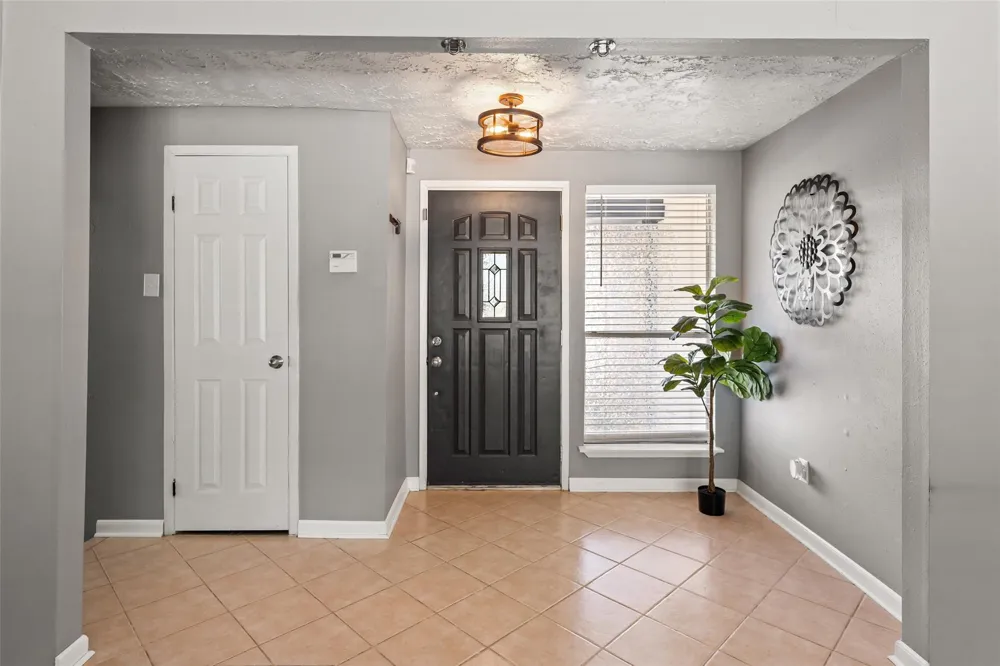 318 Bayridge Drive League City, TX 77573