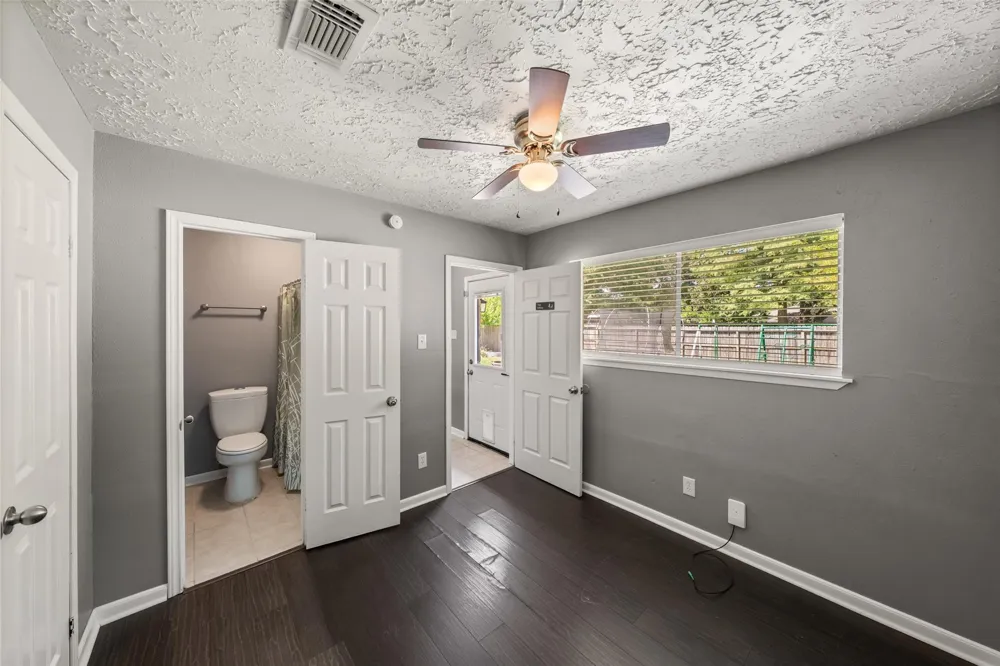 318 Bayridge Drive League City, TX 77573