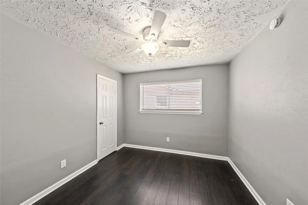 318 Bayridge Drive League City, TX 77573