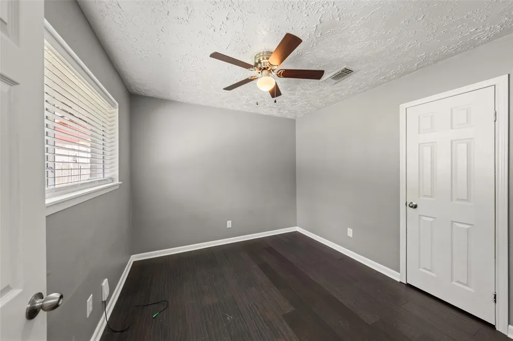 318 Bayridge Drive League City, TX 77573