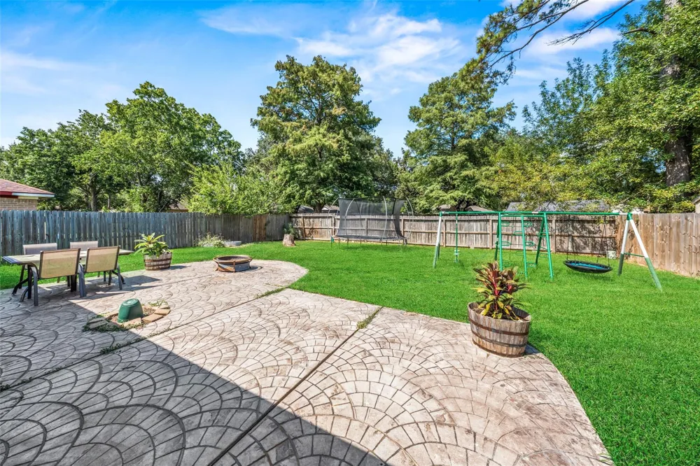 318 Bayridge Drive League City, TX 77573