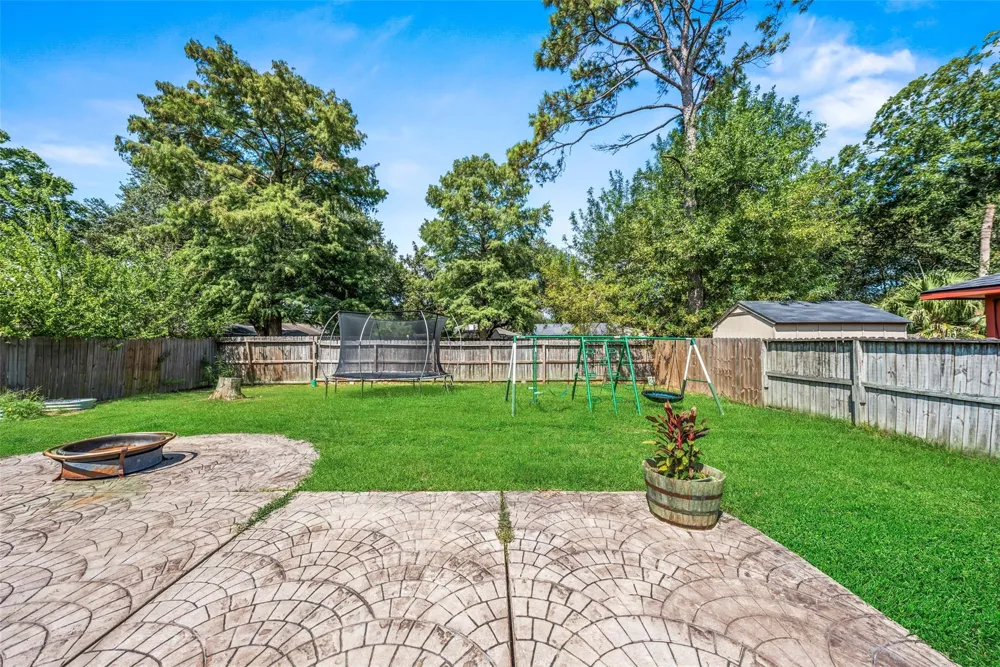 318 Bayridge Drive League City, TX 77573