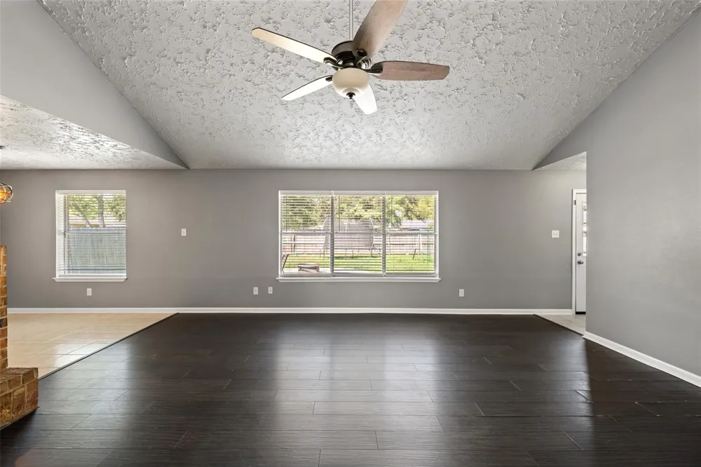 318 Bayridge Drive League City, TX 77573