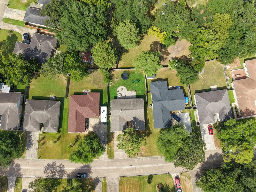 318 Bayridge Drive League City, TX 77573