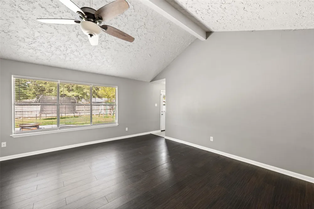 318 Bayridge Drive League City, TX 77573