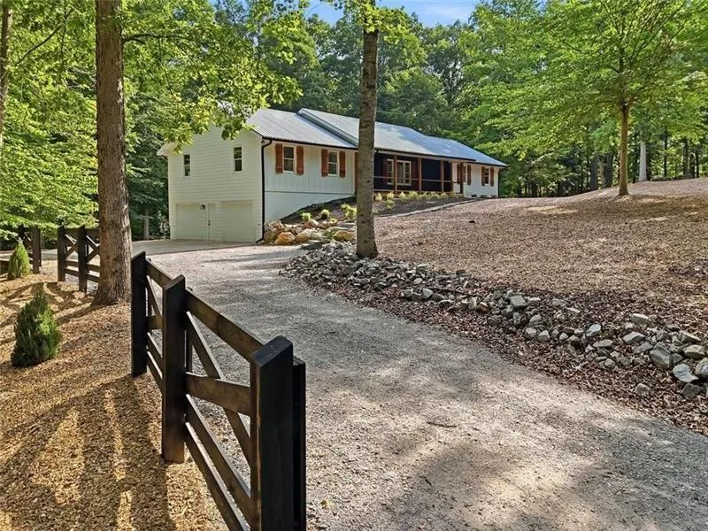 627 Ammons Drive Waleska, GA 30183
