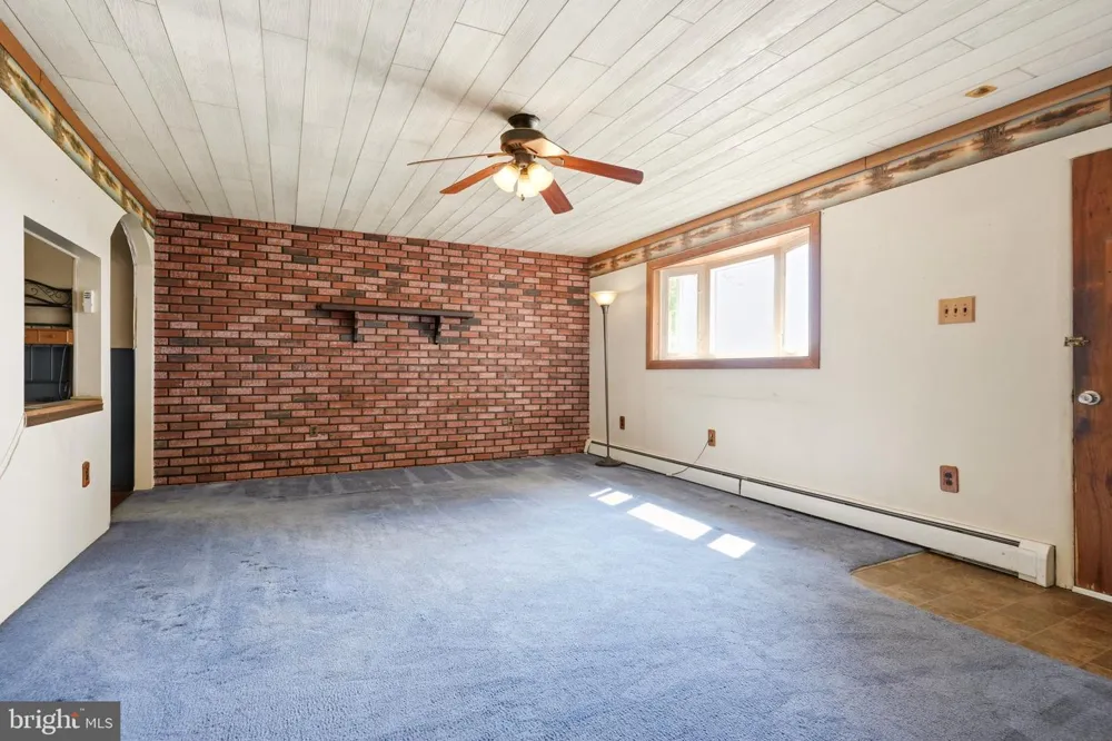 19 S TILBURY ROAD Salem, NJ 08079