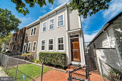 906 COLUMBUS STREET