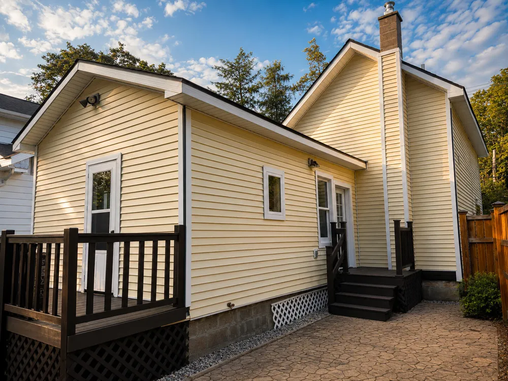 1926 Oakland Drive Kalamazoo, MI 49008