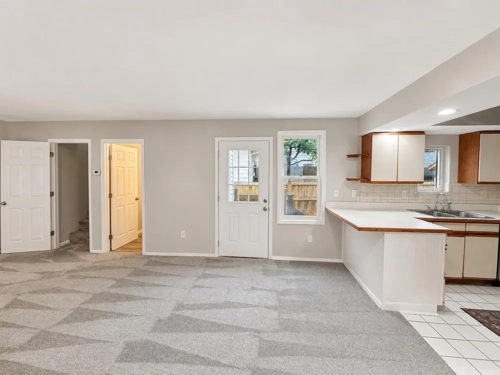 1926 Oakland Drive Kalamazoo, MI 49008