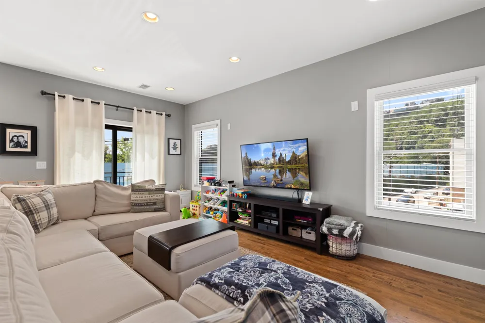48 WEST 18TH ST Weehawken, NJ 07086