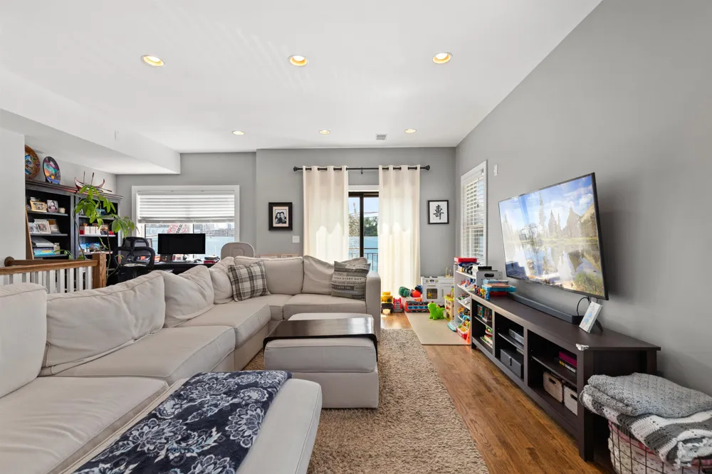 48 WEST 18TH ST Weehawken, NJ 07086