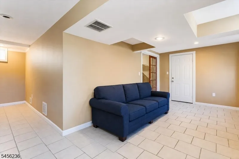 2 San Bar Dr Jefferson, NJ 07849