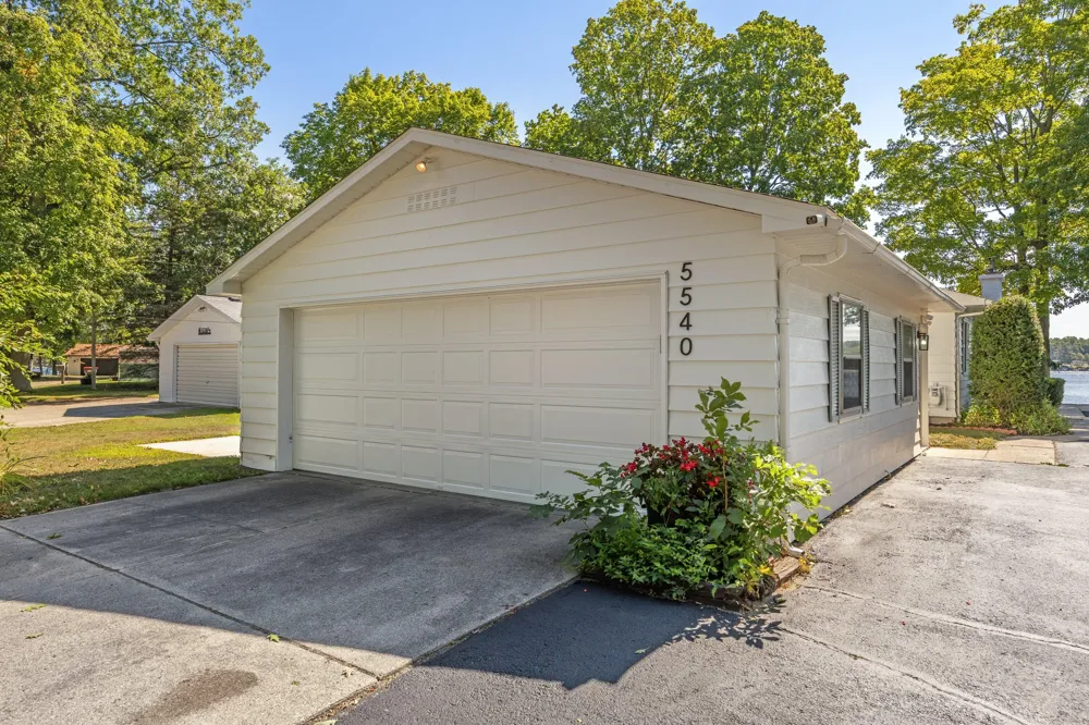 5540 Cozy Point Drive Newaygo, MI 49337