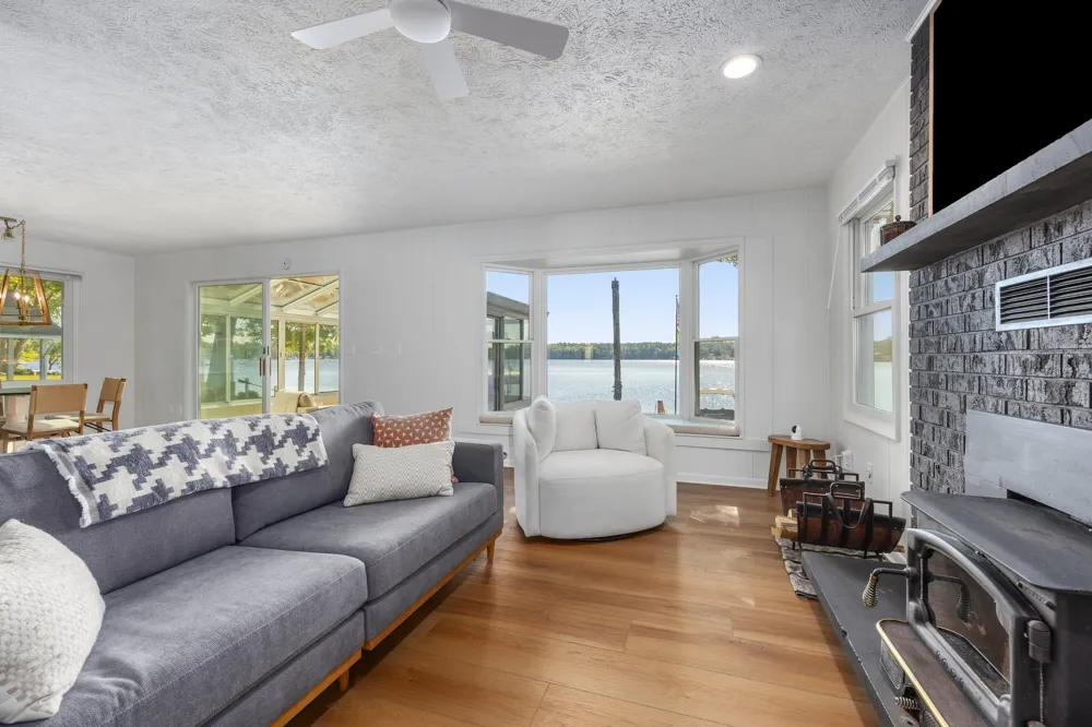 5540 Cozy Point Drive Newaygo, MI 49337
