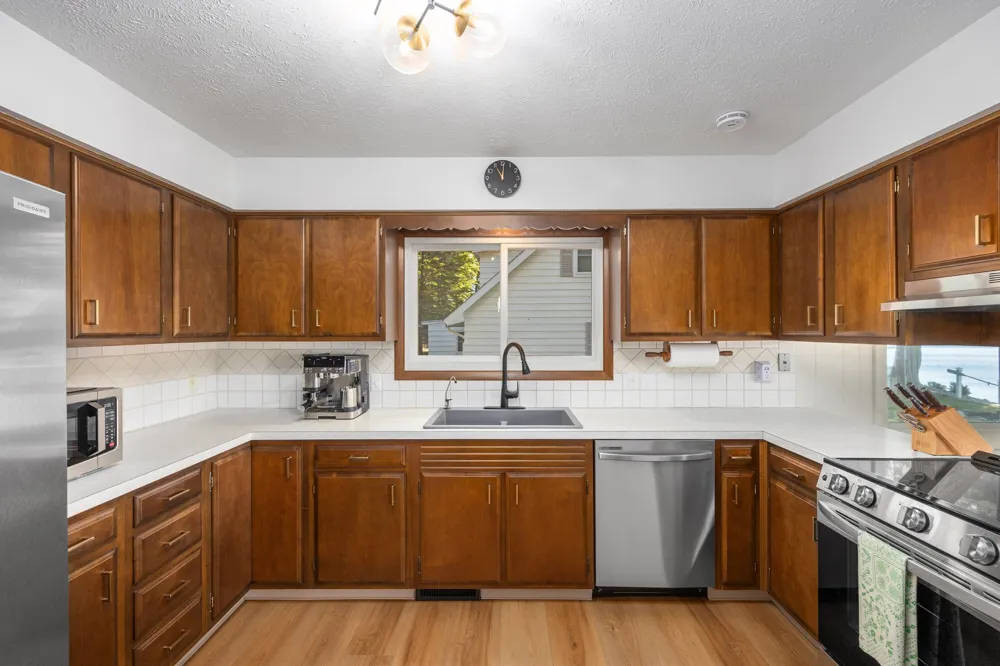 5540 Cozy Point Drive Newaygo, MI 49337