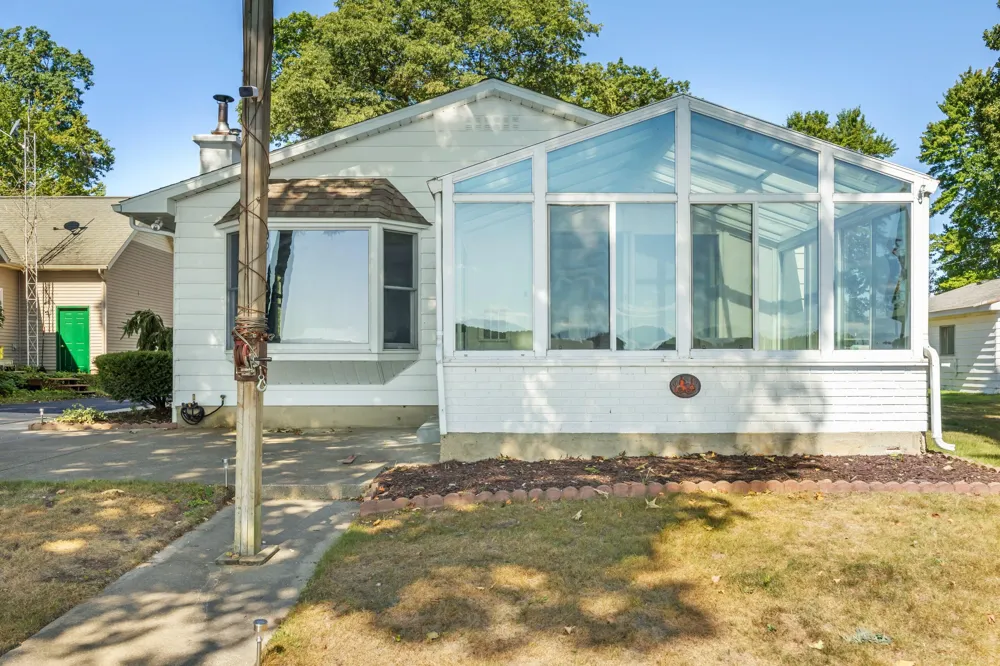 5540 Cozy Point Drive Newaygo, MI 49337