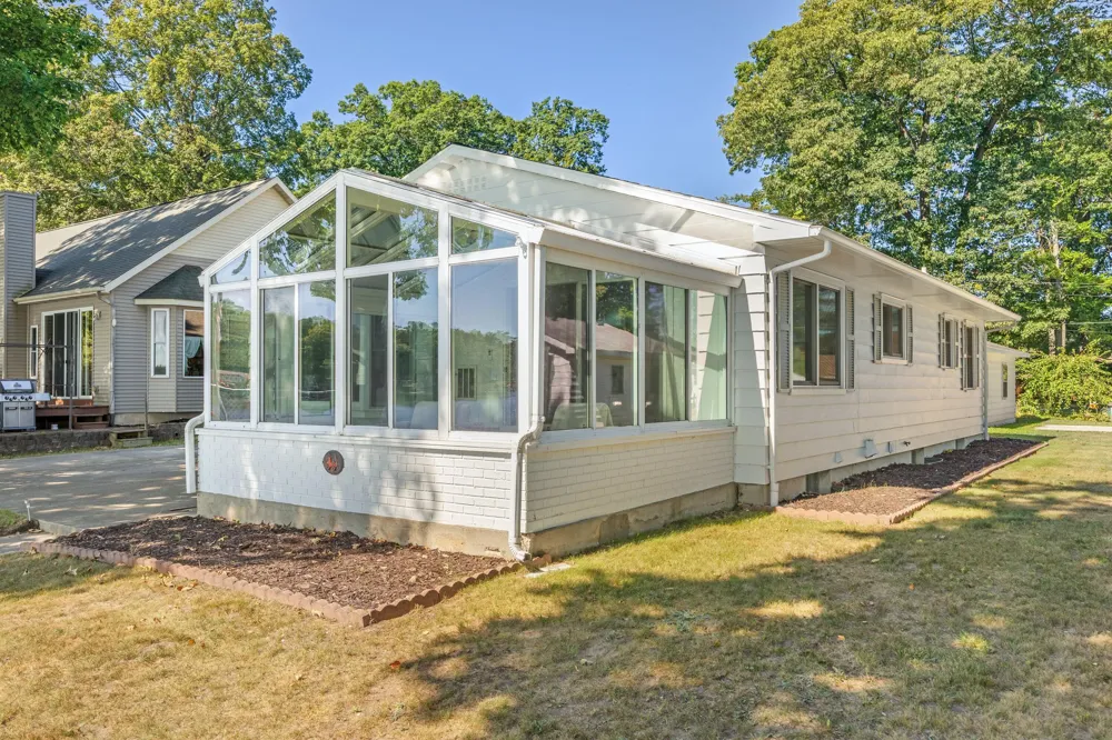 5540 Cozy Point Drive Newaygo, MI 49337