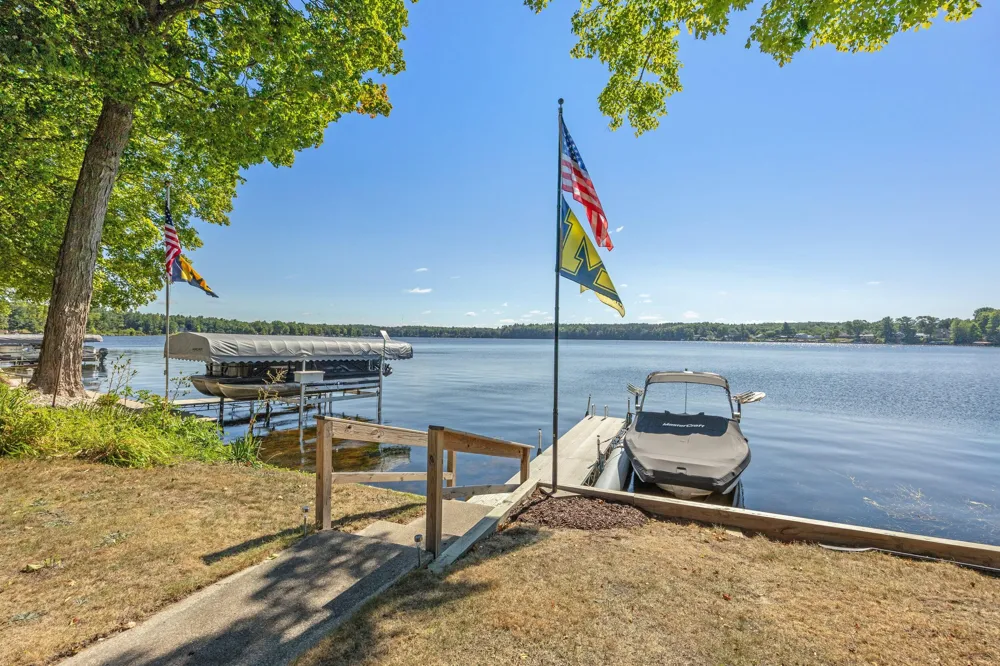 5540 Cozy Point Drive Newaygo, MI 49337