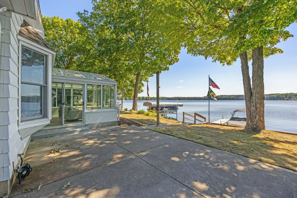 5540 Cozy Point Drive Newaygo, MI 49337