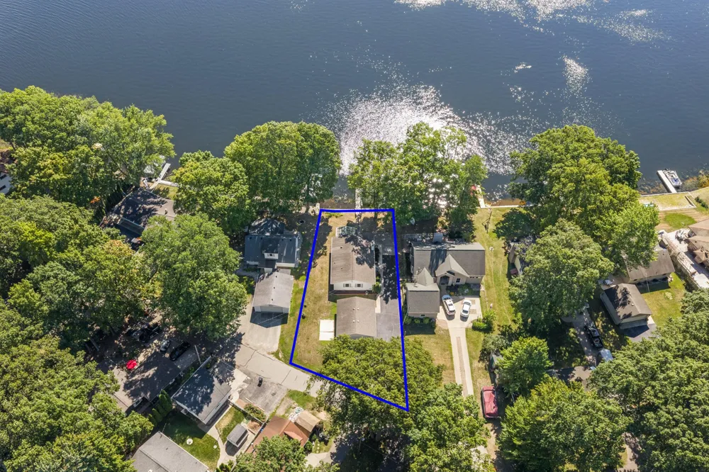 5540 Cozy Point Drive Newaygo, MI 49337