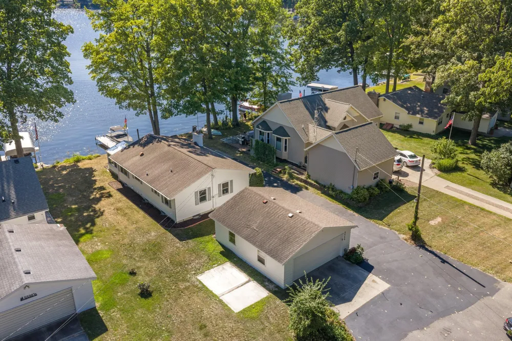 5540 Cozy Point Drive Newaygo, MI 49337