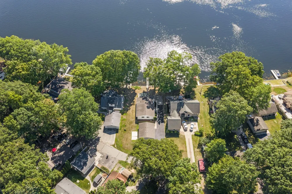 5540 Cozy Point Drive Newaygo, MI 49337