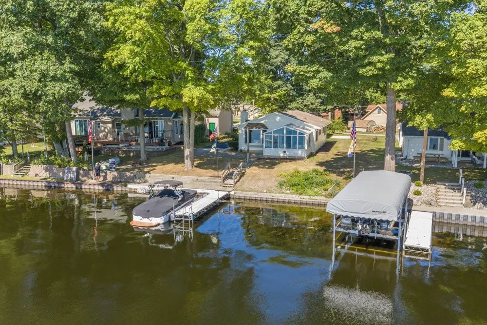 5540 Cozy Point Drive Newaygo, MI 49337