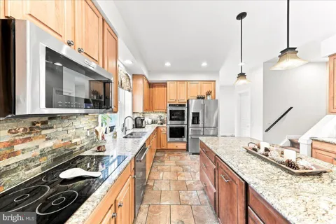 39 MAPLE LANE
