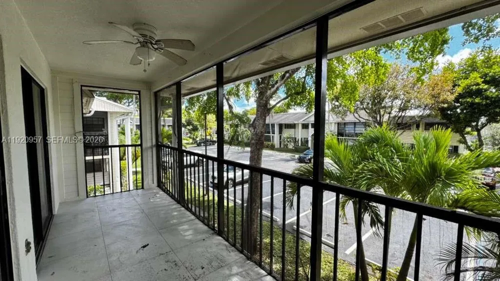 907 NE 199th St #204 Miami, FL 33179