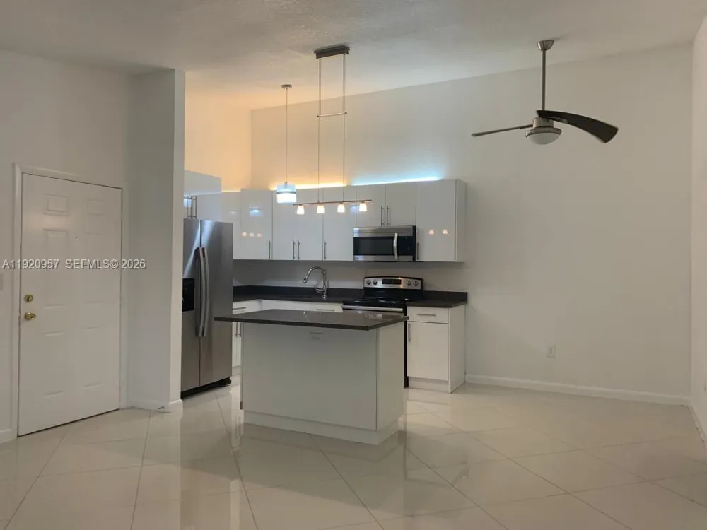 907 NE 199th St #204 Miami, FL 33179