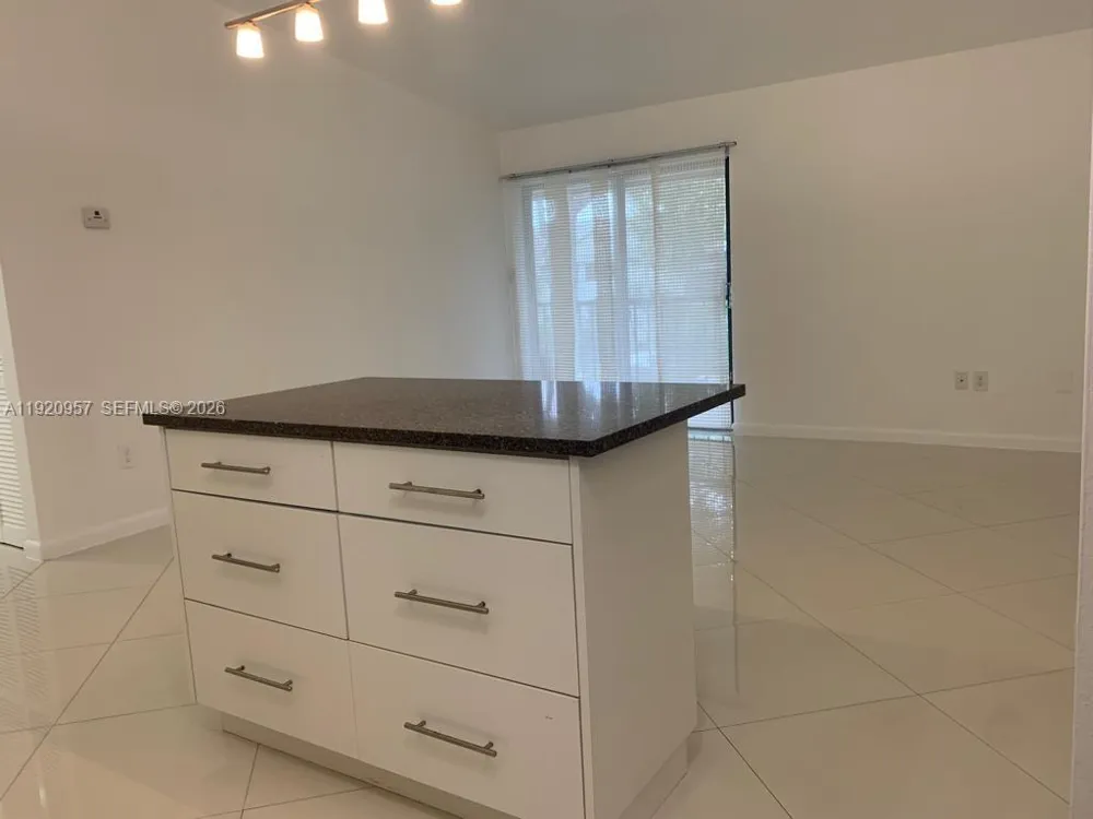 907 NE 199th St #204 Miami, FL 33179