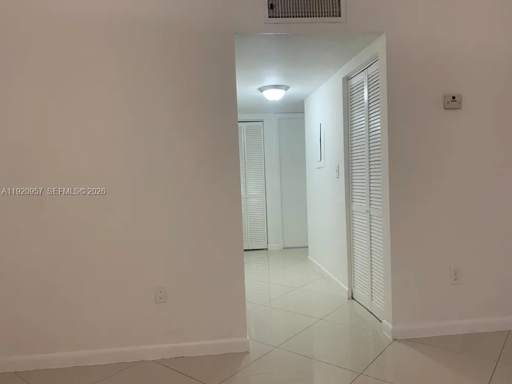 907 NE 199th St #204 Miami, FL 33179