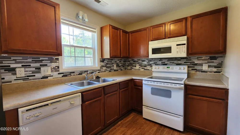 104 Creeker Town Way Hubert, NC 28539