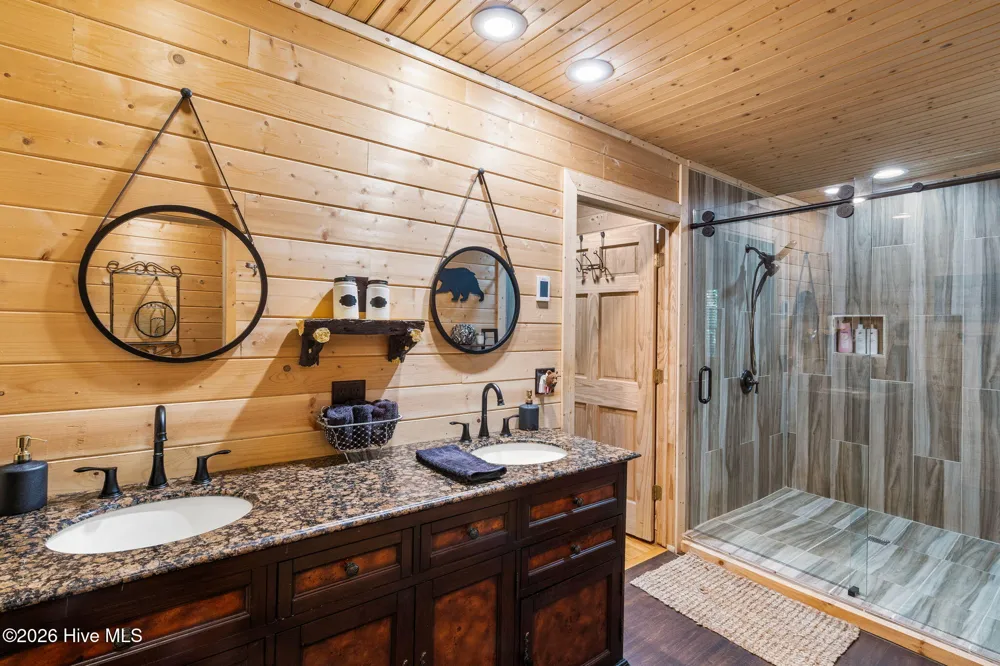 2390 Rainbow Ridge Road Hiawassee, GA 30546