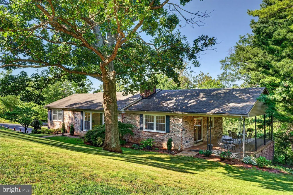1222 WOODCREST CIRCLE Harrisonburg, VA 22801