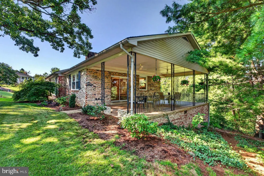 1222 WOODCREST CIRCLE Harrisonburg, VA 22801