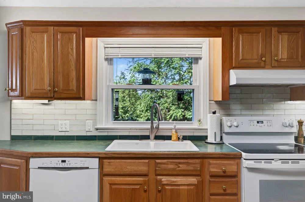 1222 WOODCREST CIRCLE Harrisonburg, VA 22801