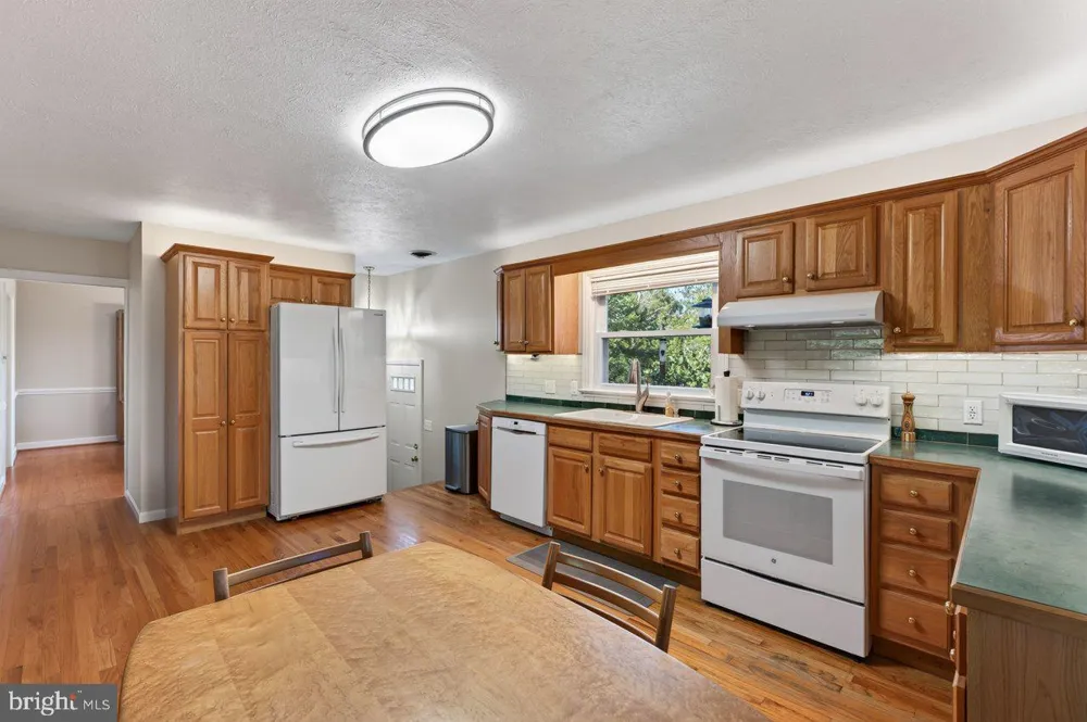 1222 WOODCREST CIRCLE Harrisonburg, VA 22801
