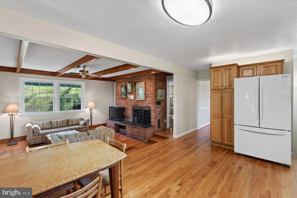 1222 WOODCREST CIRCLE Harrisonburg, VA 22801