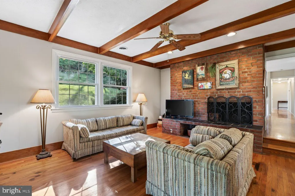1222 WOODCREST CIRCLE Harrisonburg, VA 22801
