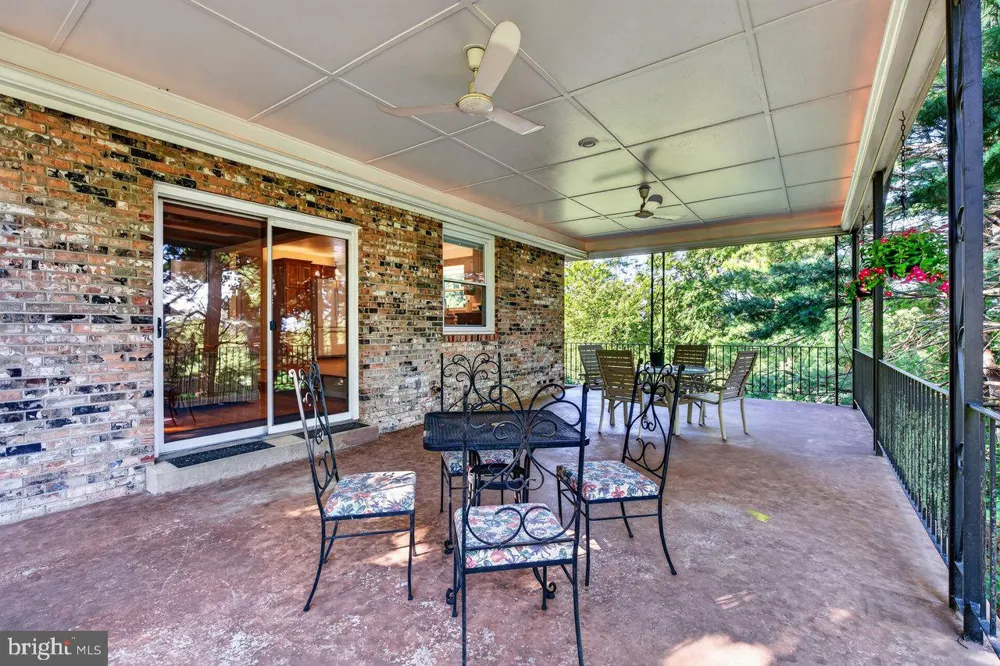 1222 WOODCREST CIRCLE Harrisonburg, VA 22801