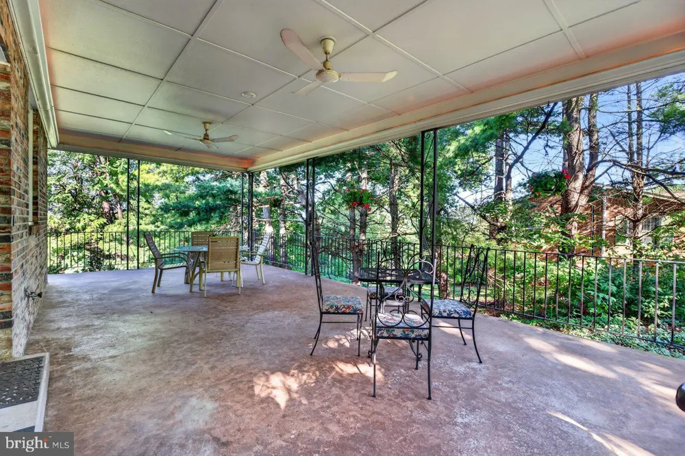 1222 WOODCREST CIRCLE Harrisonburg, VA 22801