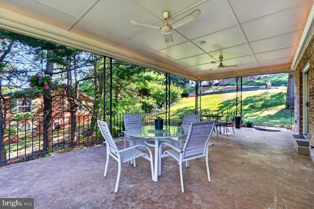 1222 WOODCREST CIRCLE Harrisonburg, VA 22801