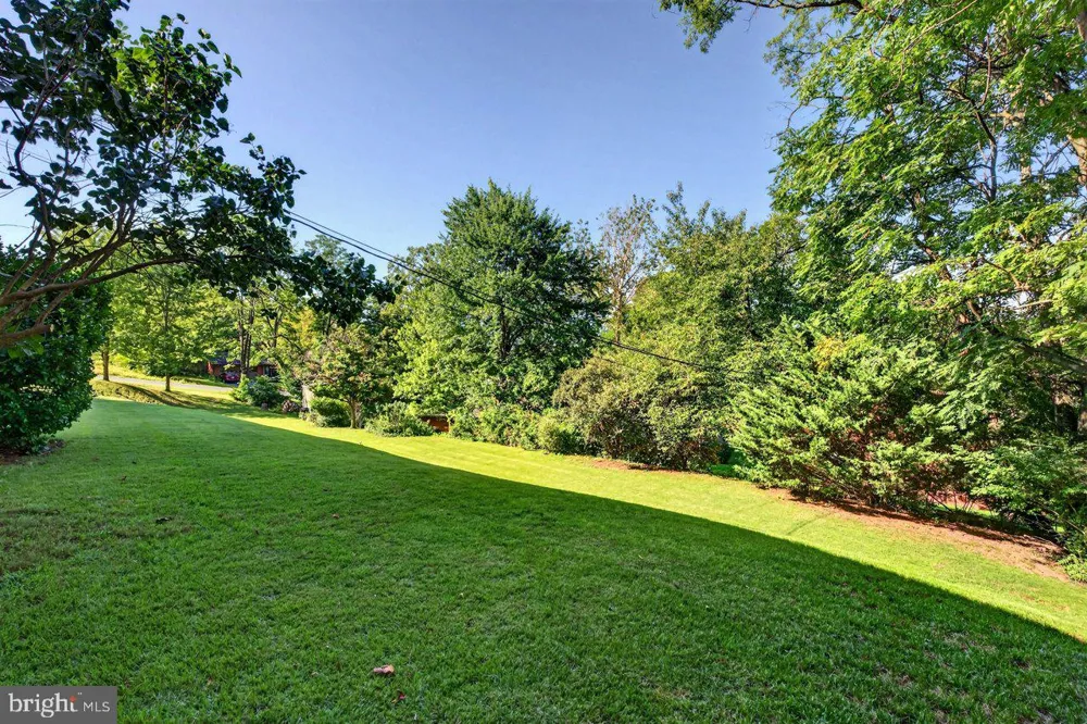 1222 WOODCREST CIRCLE Harrisonburg, VA 22801