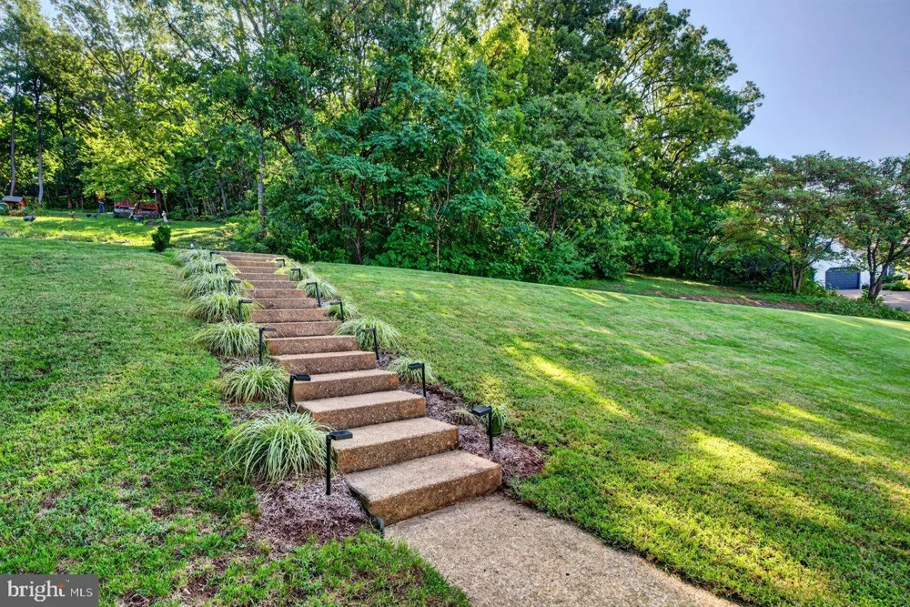 1222 WOODCREST CIRCLE Harrisonburg, VA 22801