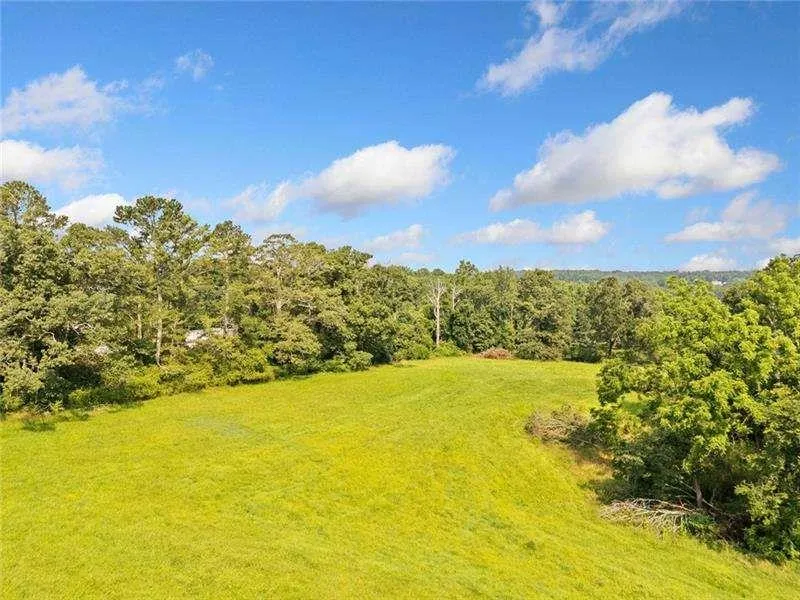 187 Long Road Ball Ground, GA 30107
